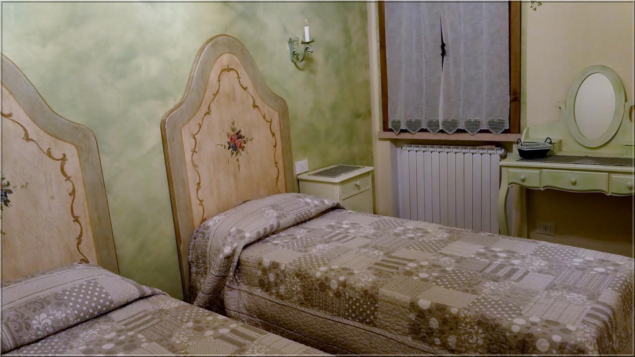 La Casa Delle Rondini Bed & Breakfast Roncoferraro Exterior foto