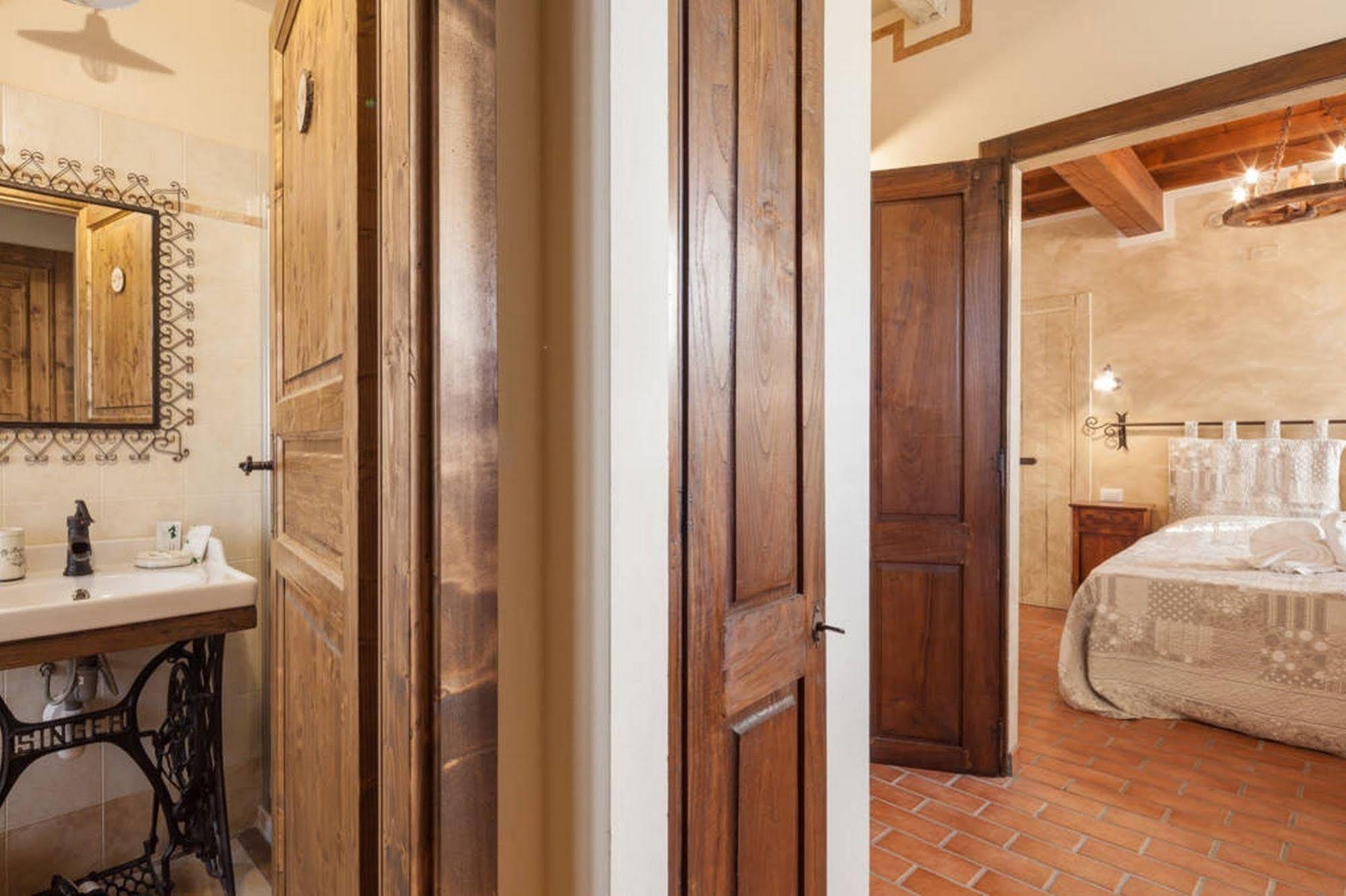 La Casa Delle Rondini Bed & Breakfast Roncoferraro Exterior foto