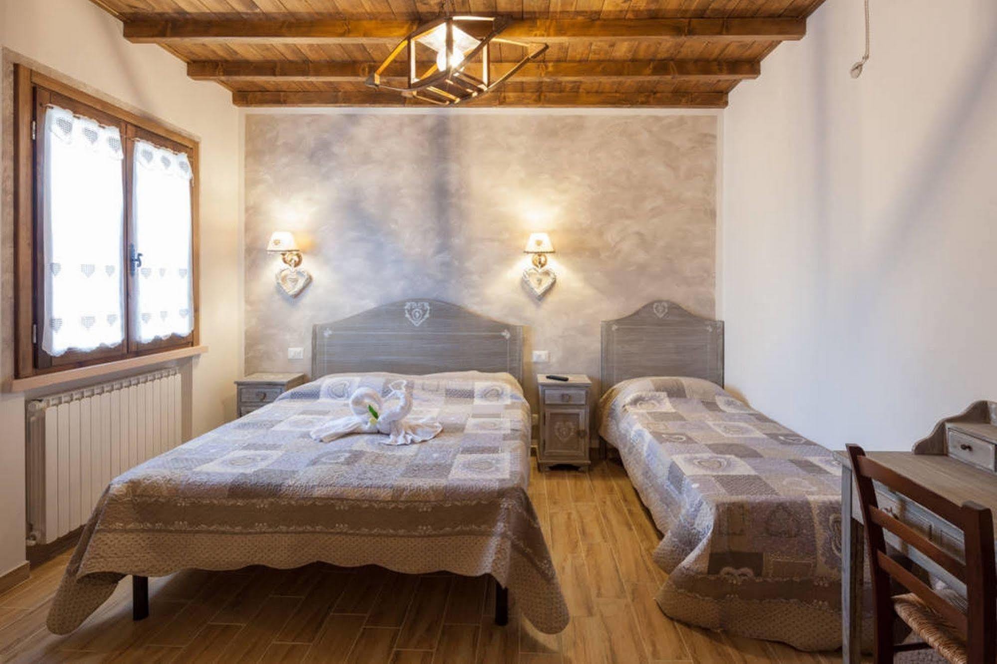 La Casa Delle Rondini Bed & Breakfast Roncoferraro Exterior foto