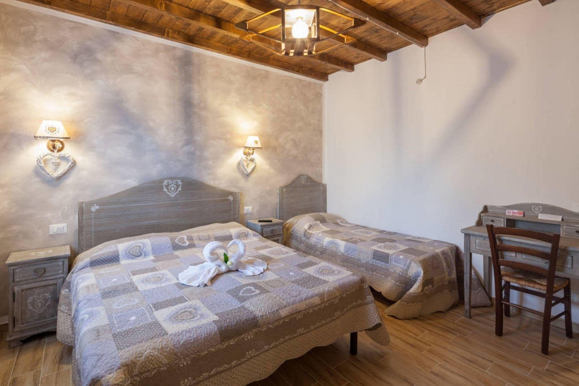 La Casa Delle Rondini Bed & Breakfast Roncoferraro Exterior foto