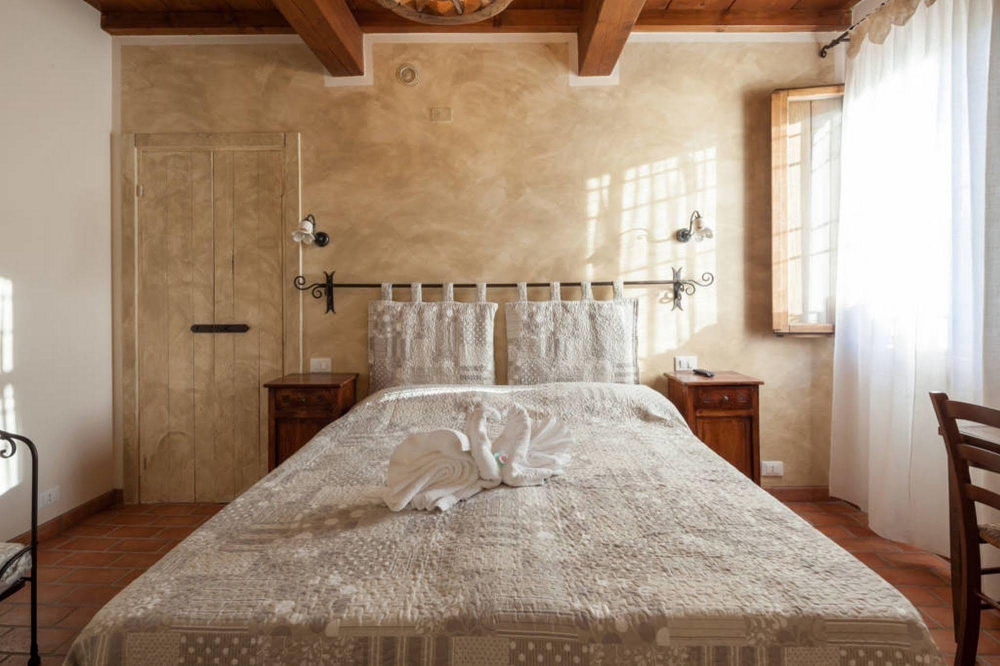 La Casa Delle Rondini Bed & Breakfast Roncoferraro Exterior foto