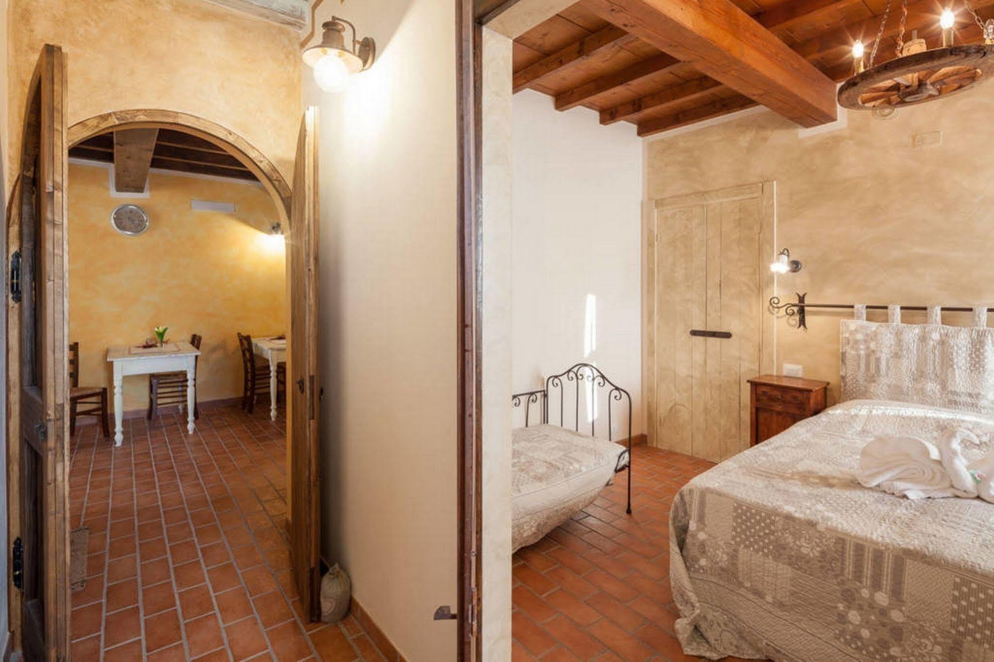 La Casa Delle Rondini Bed & Breakfast Roncoferraro Exterior foto