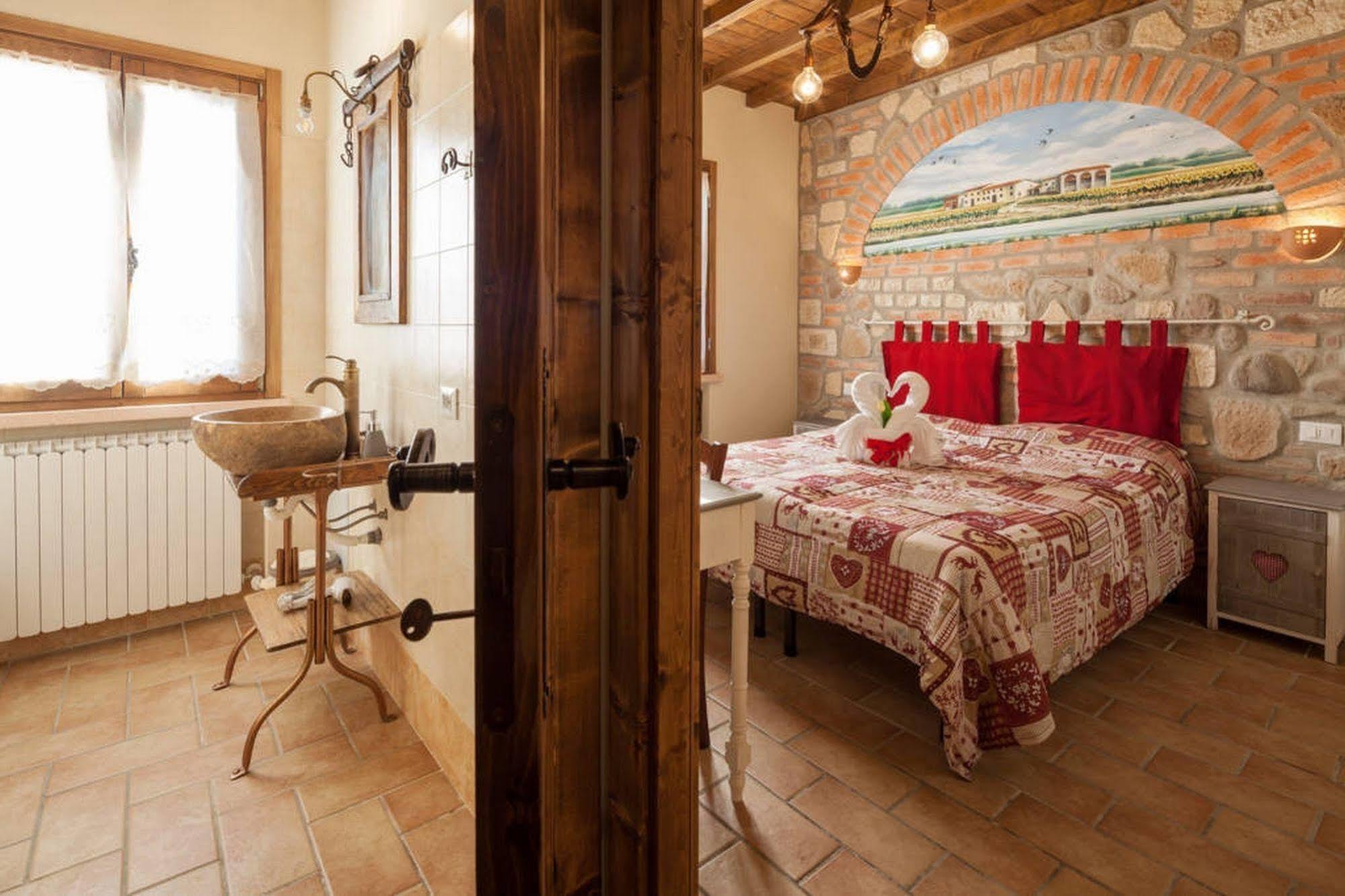 La Casa Delle Rondini Bed & Breakfast Roncoferraro Exterior foto