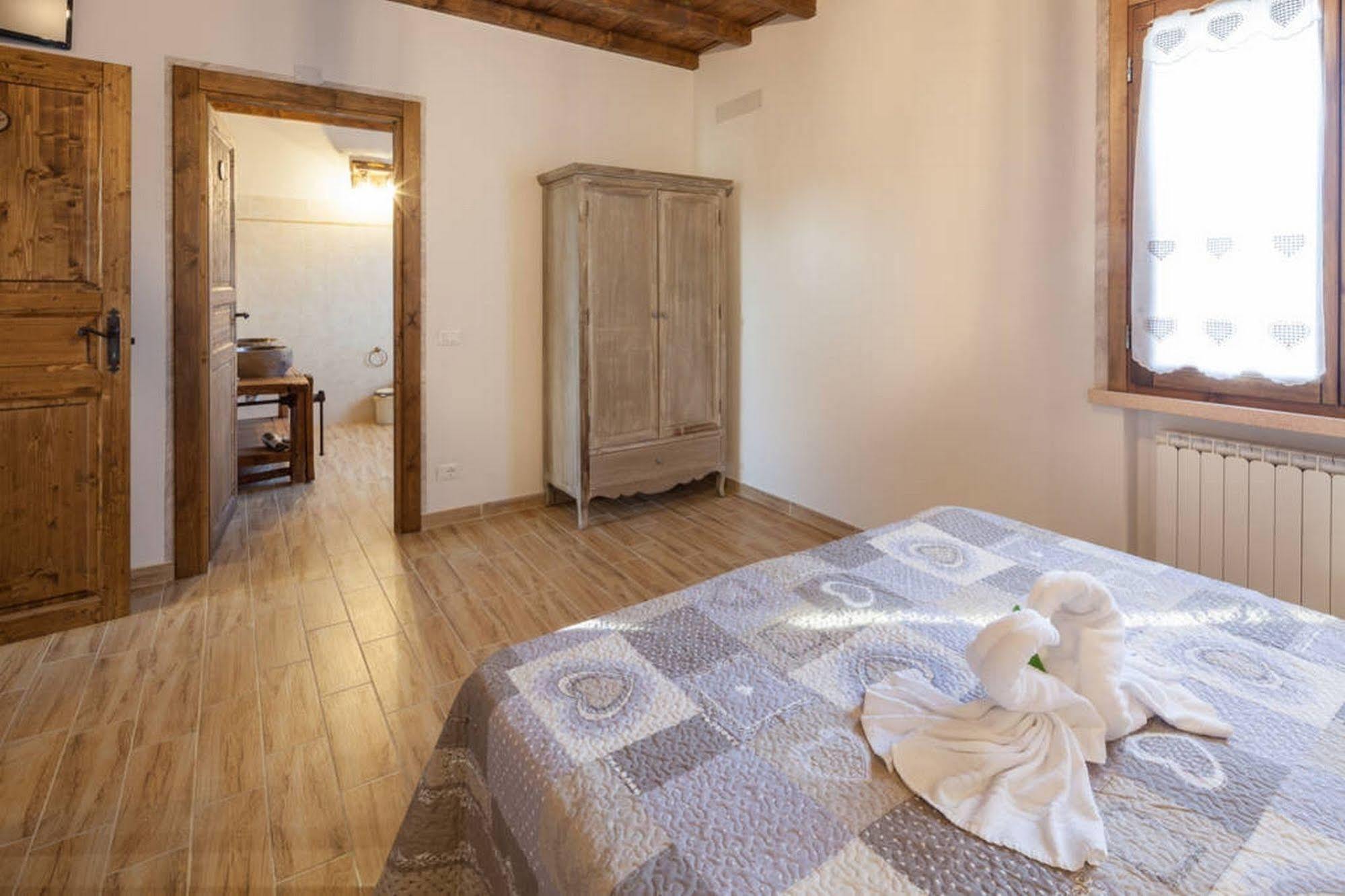 La Casa Delle Rondini Bed & Breakfast Roncoferraro Exterior foto