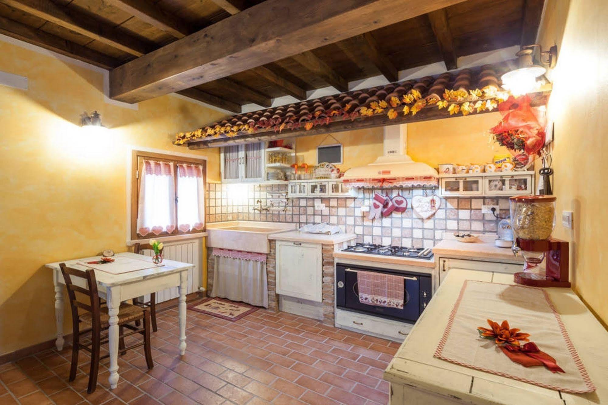 La Casa Delle Rondini Bed & Breakfast Roncoferraro Exterior foto