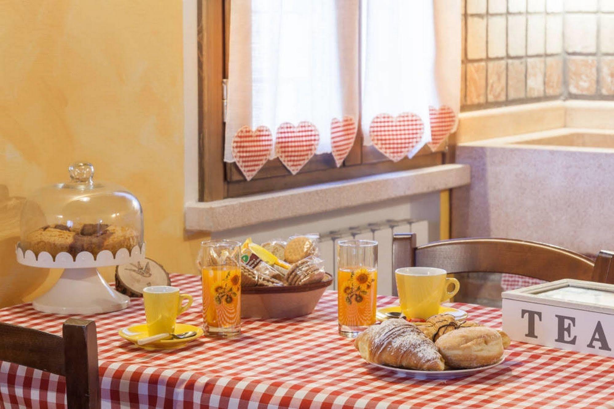 La Casa Delle Rondini Bed & Breakfast Roncoferraro Exterior foto