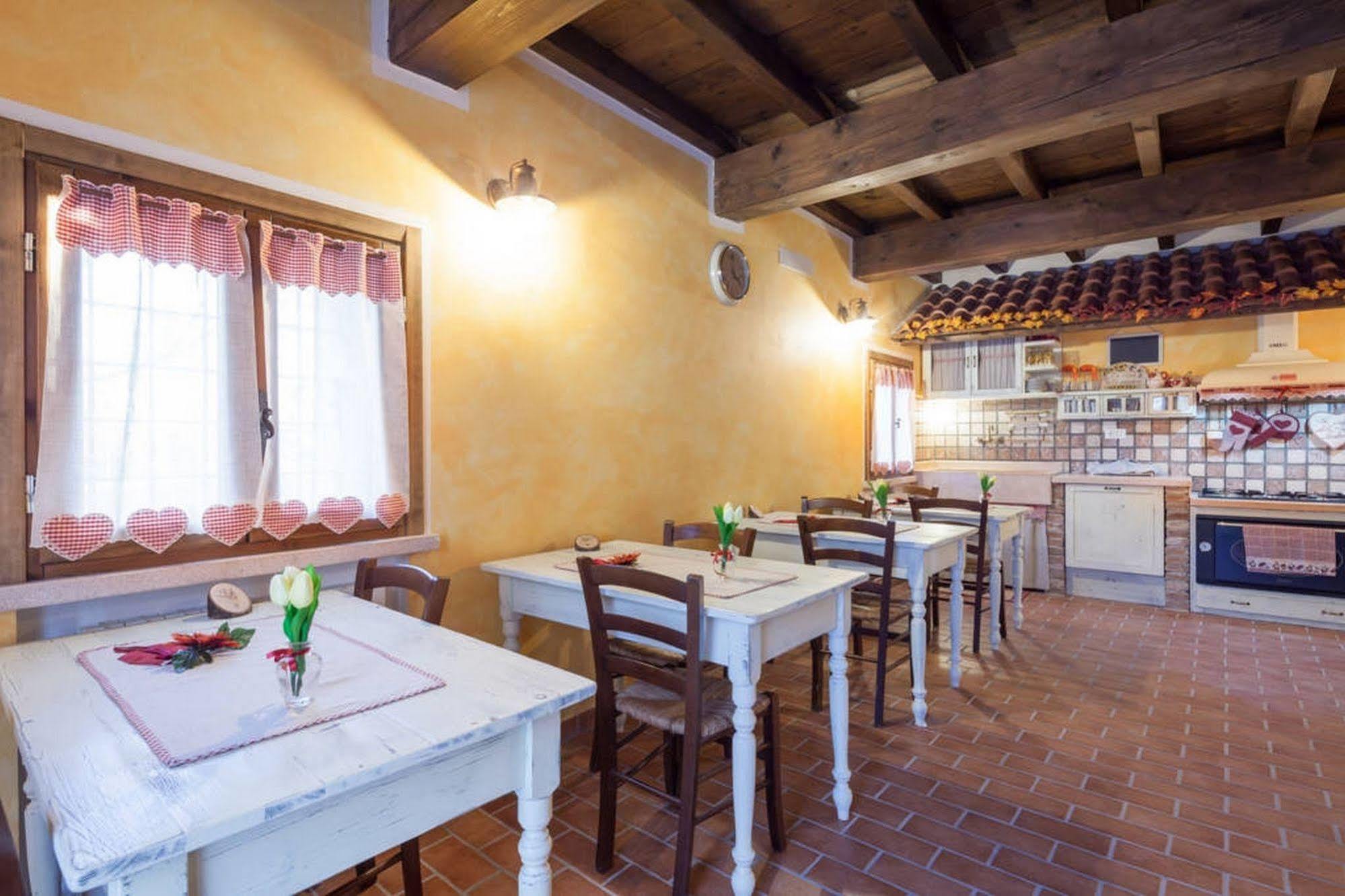 La Casa Delle Rondini Bed & Breakfast Roncoferraro Exterior foto