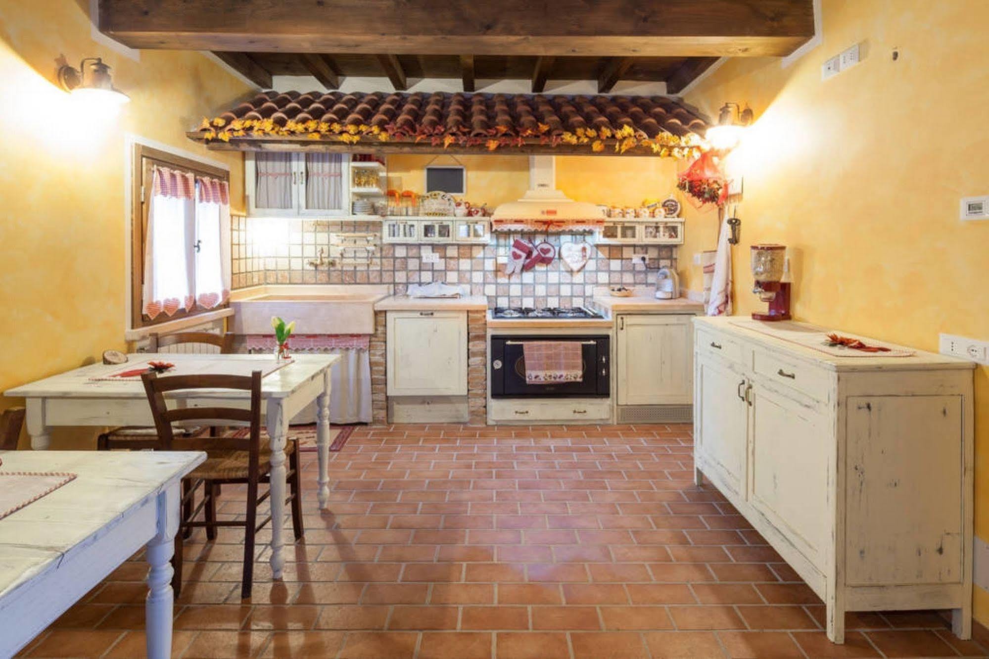 La Casa Delle Rondini Bed & Breakfast Roncoferraro Exterior foto